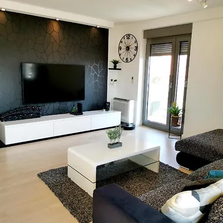Apartman Lucas ザダル